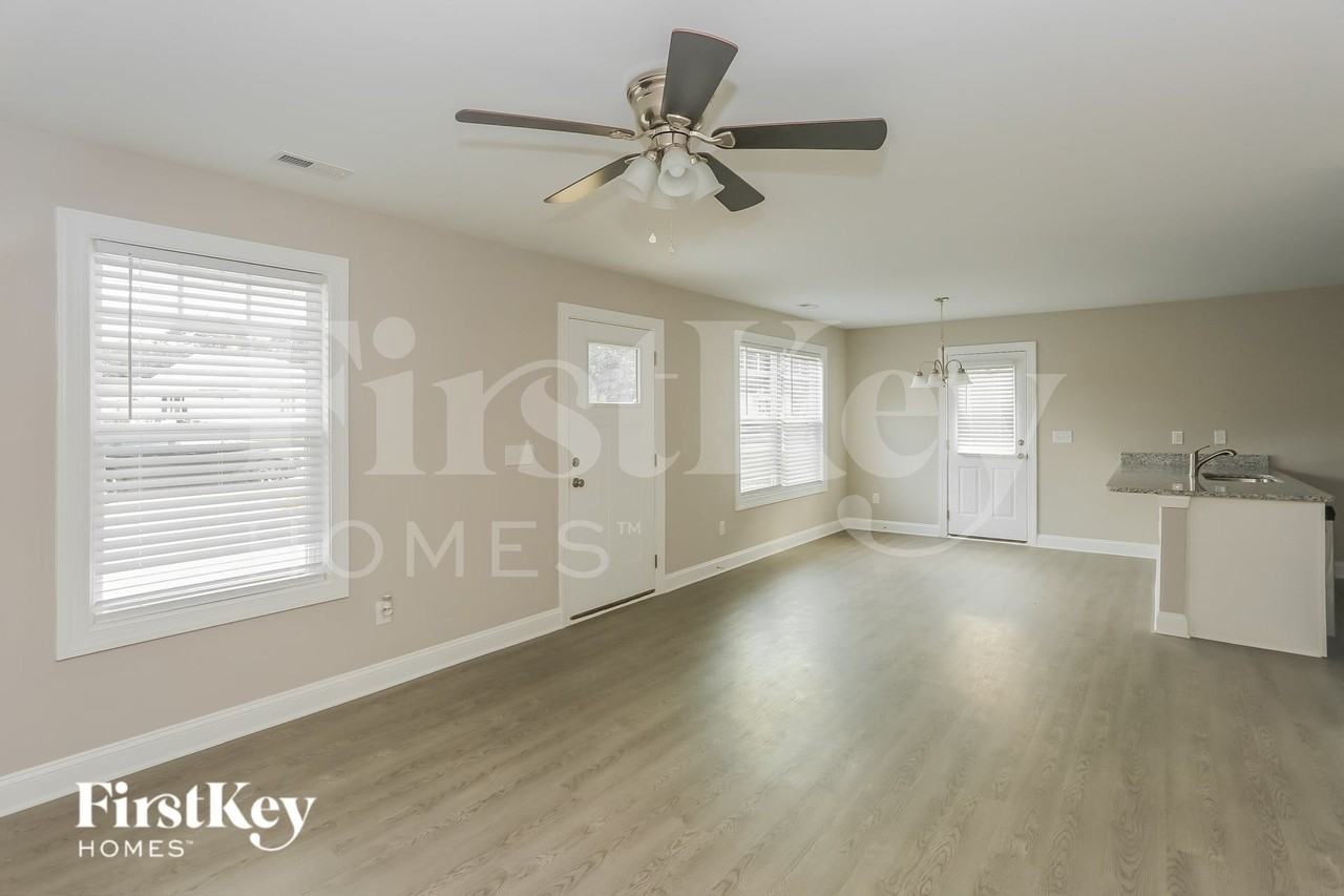 231 Front St - Photo 5 of 15