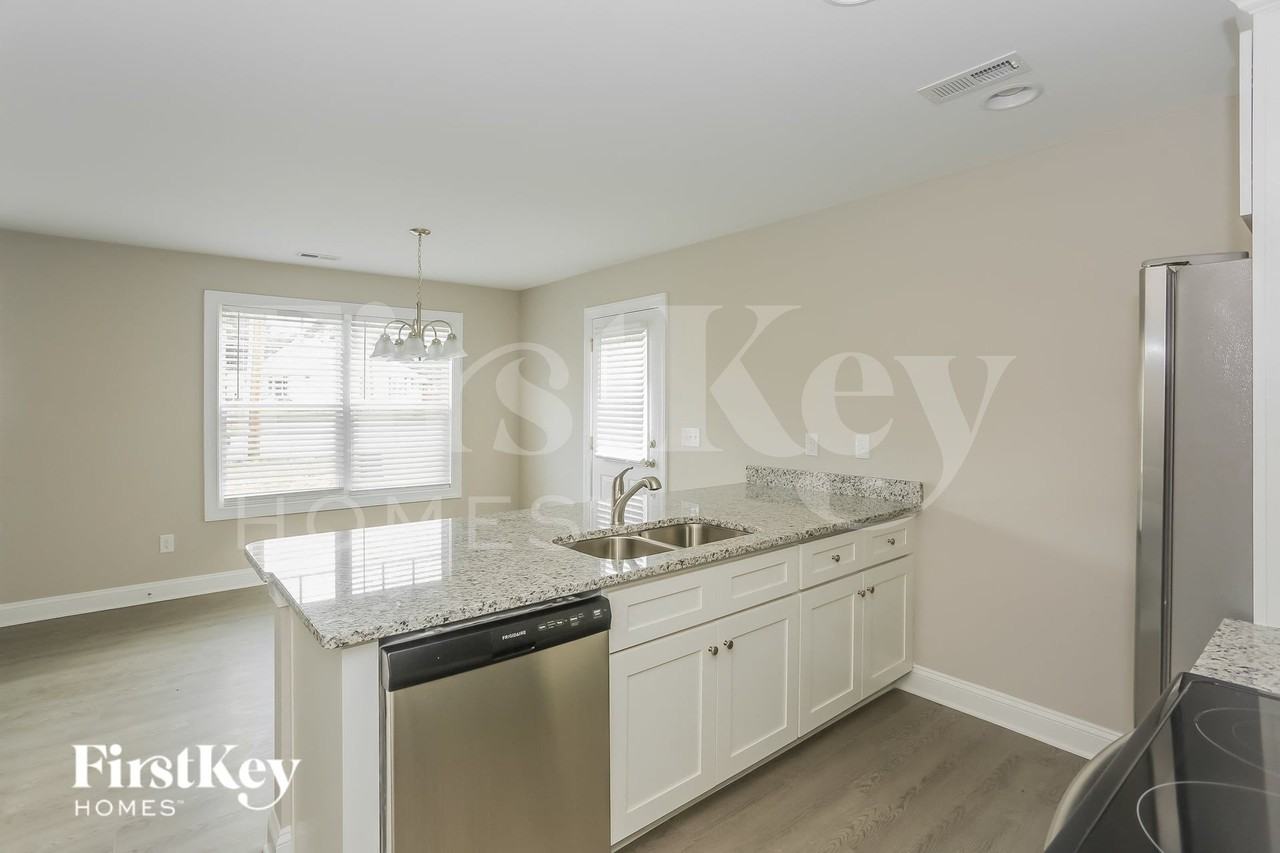 231 Front St - Photo 6 of 15