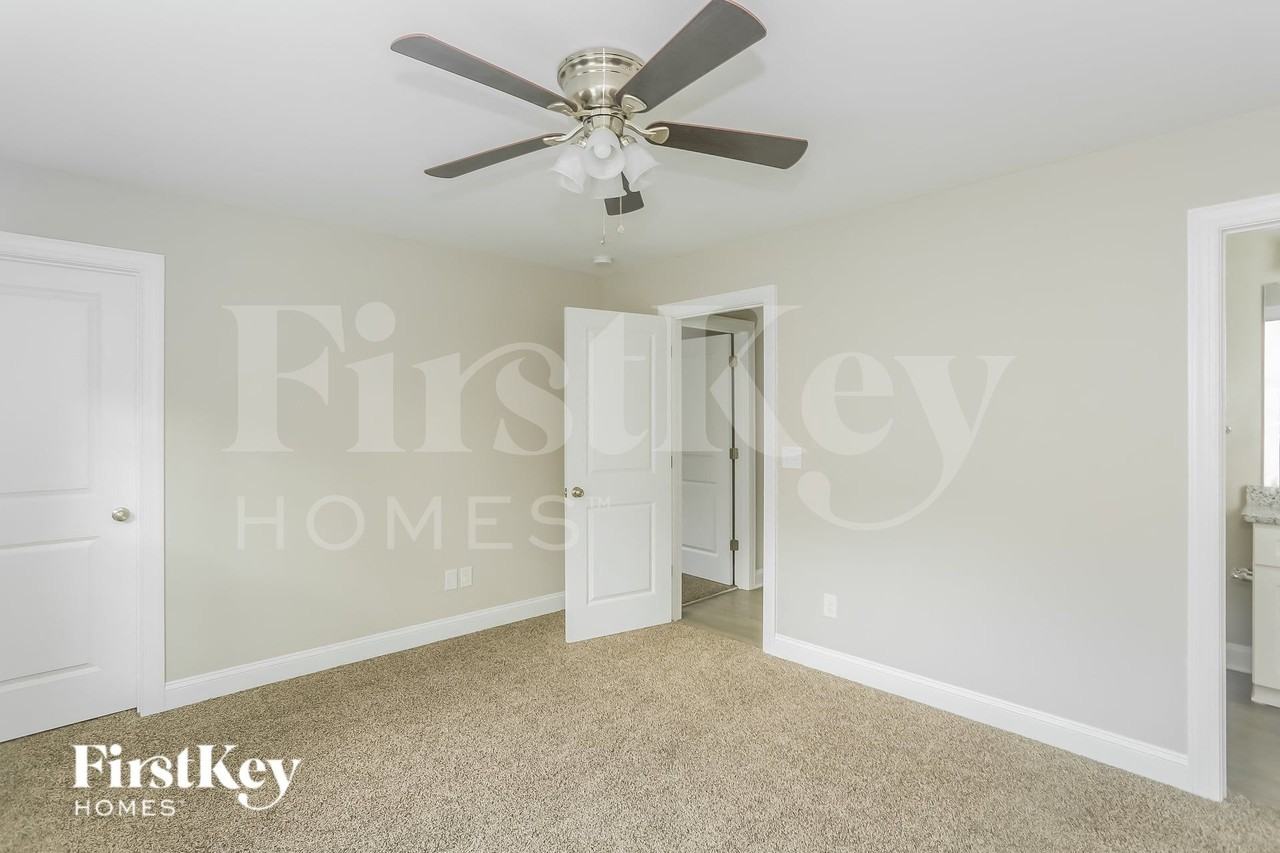 231 Front St - Photo 7 of 15
