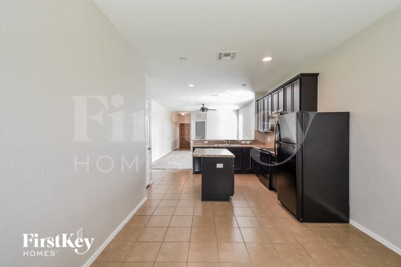 6503 Davenport Bay - Photo 3 of 16