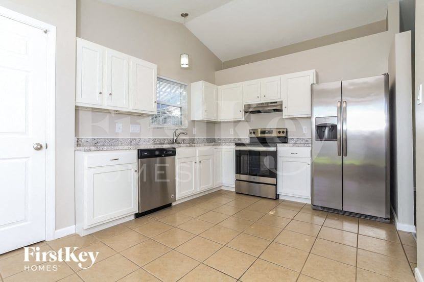 977 Hathaway Dr - Photo 6 of 15