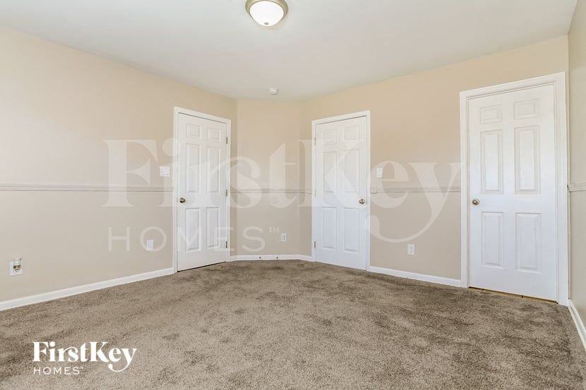 977 Hathaway Dr - Photo 7 of 15