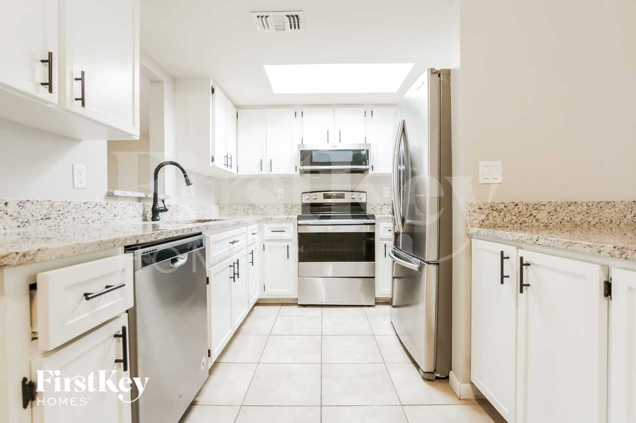 21019 Exmore Ave - Photo 4 of 15