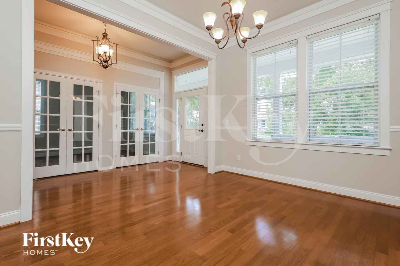 228 Silverwood Ln - Photo 6 of 17