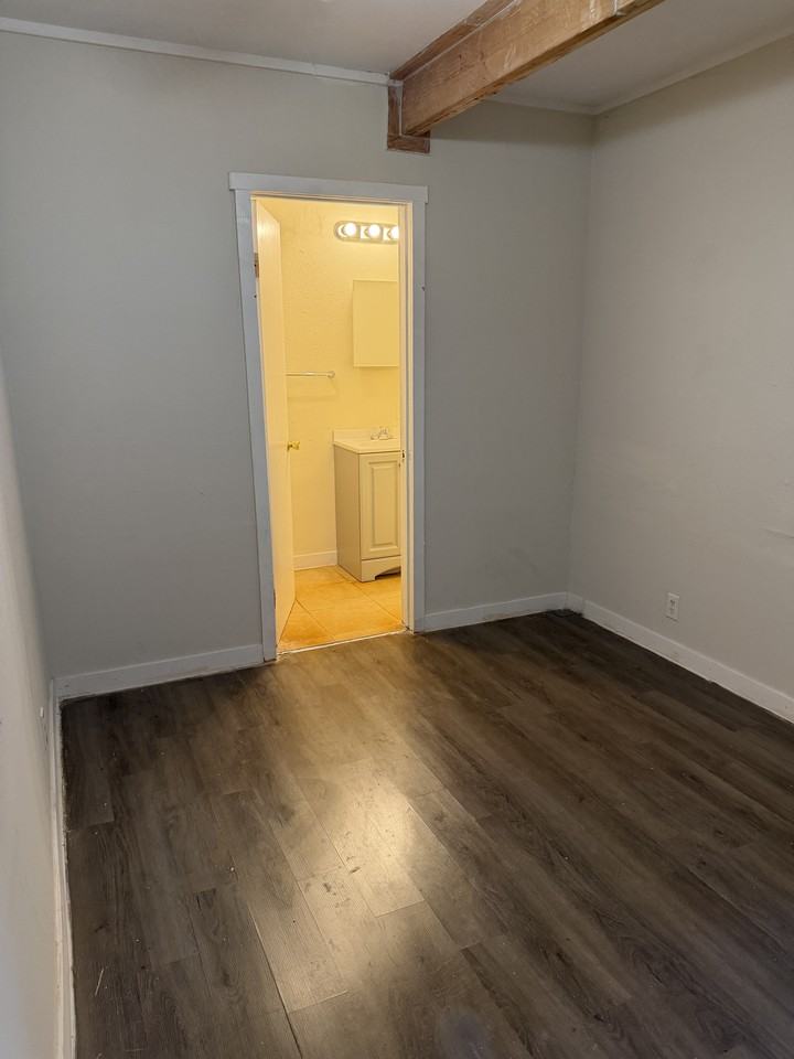 72 Lakeview Cir #6 - Photo 3 of 6
