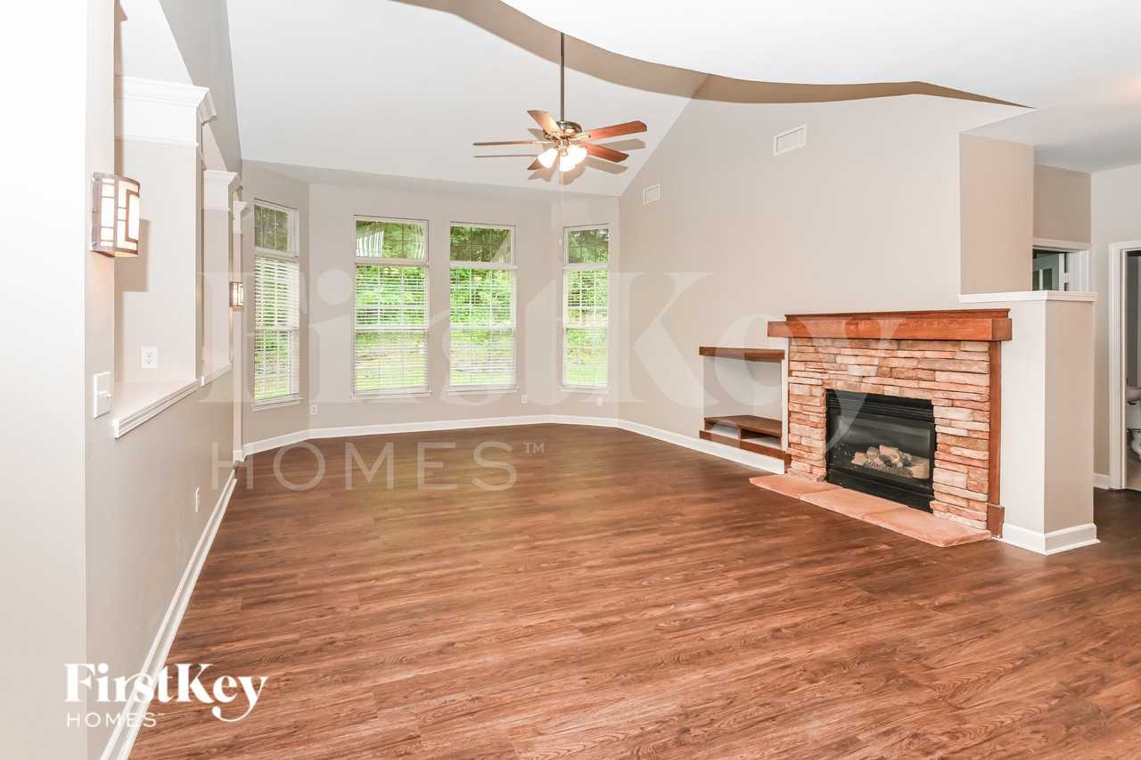 5611 Branthurst Dr - Photo 5 of 16