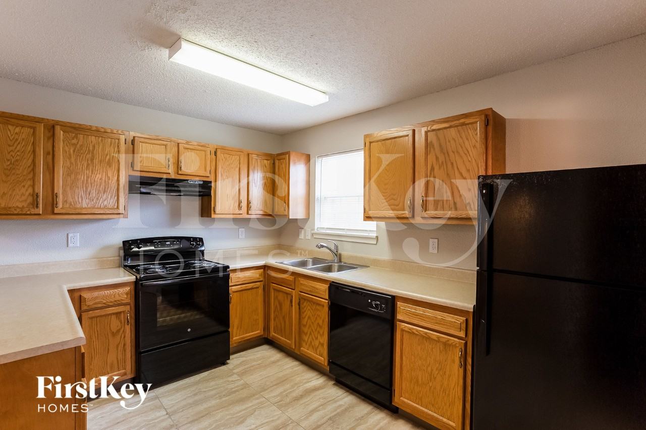 10320 Liverpool Way - Photo 5 of 16