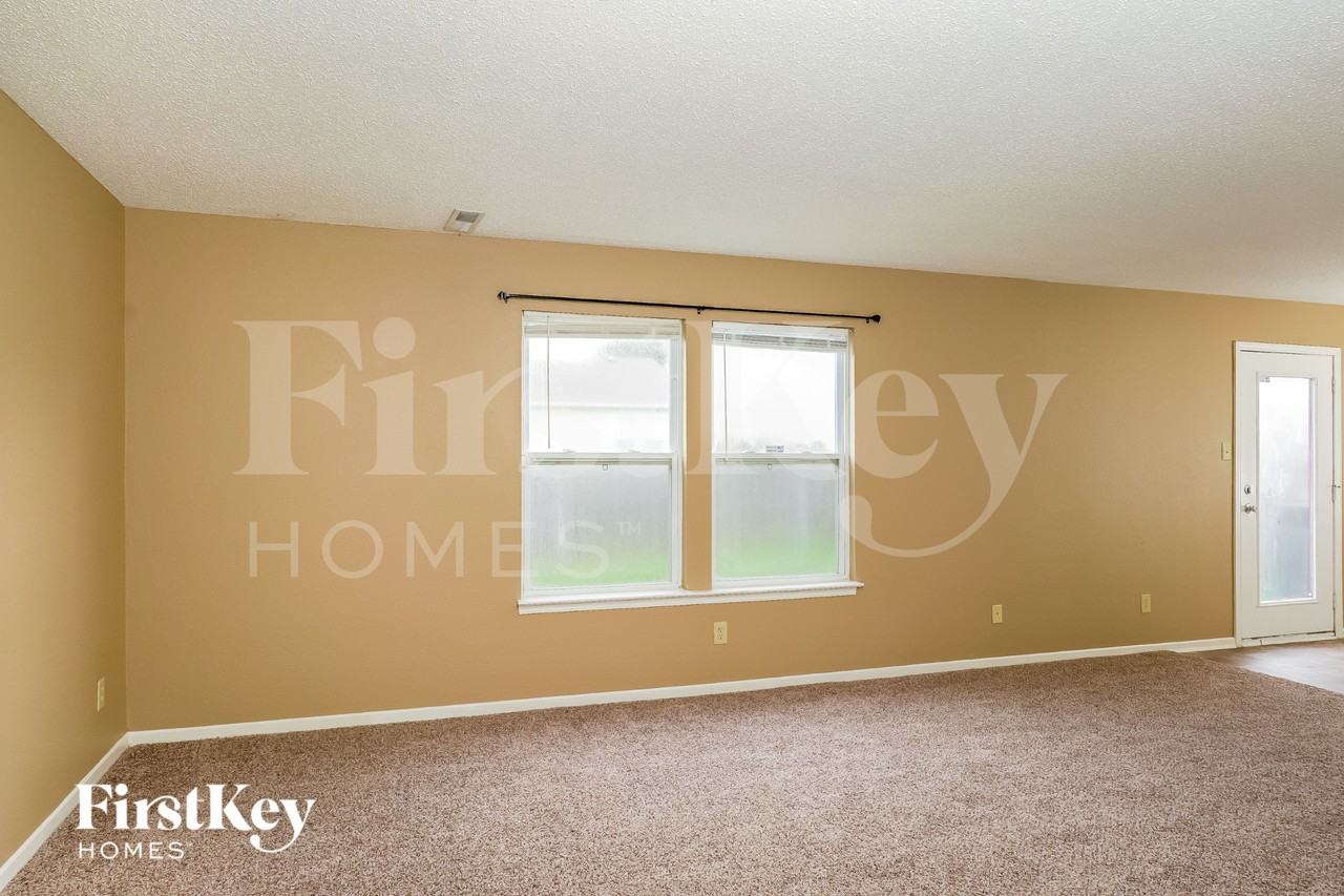 96 Winterwood Dr - Photo 3 of 16