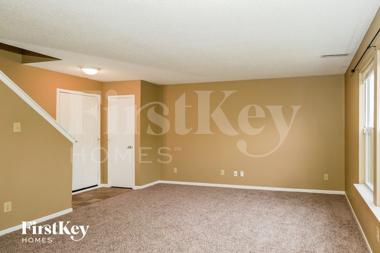 96 Winterwood Dr - Photo 4 of 16