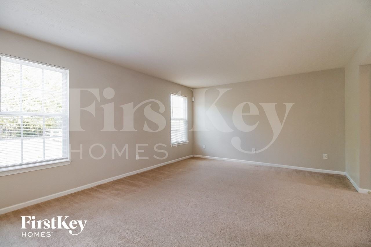 6038 Marsh Cir - Photo 4 of 16