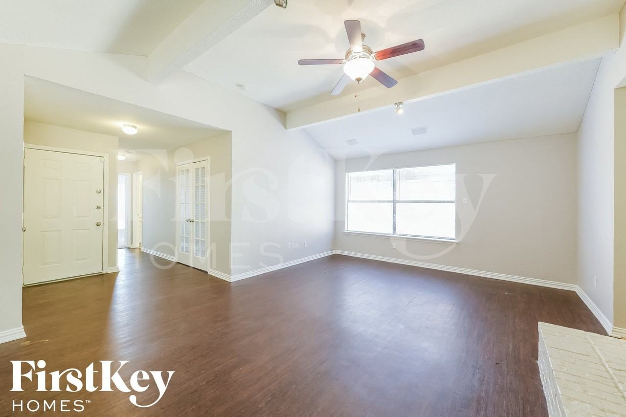 529 Valley Spring Dr - Photo 3 of 15