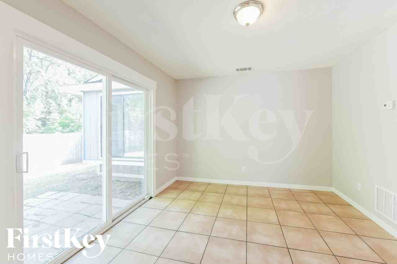 529 Valley Spring Dr - Photo 5 of 15