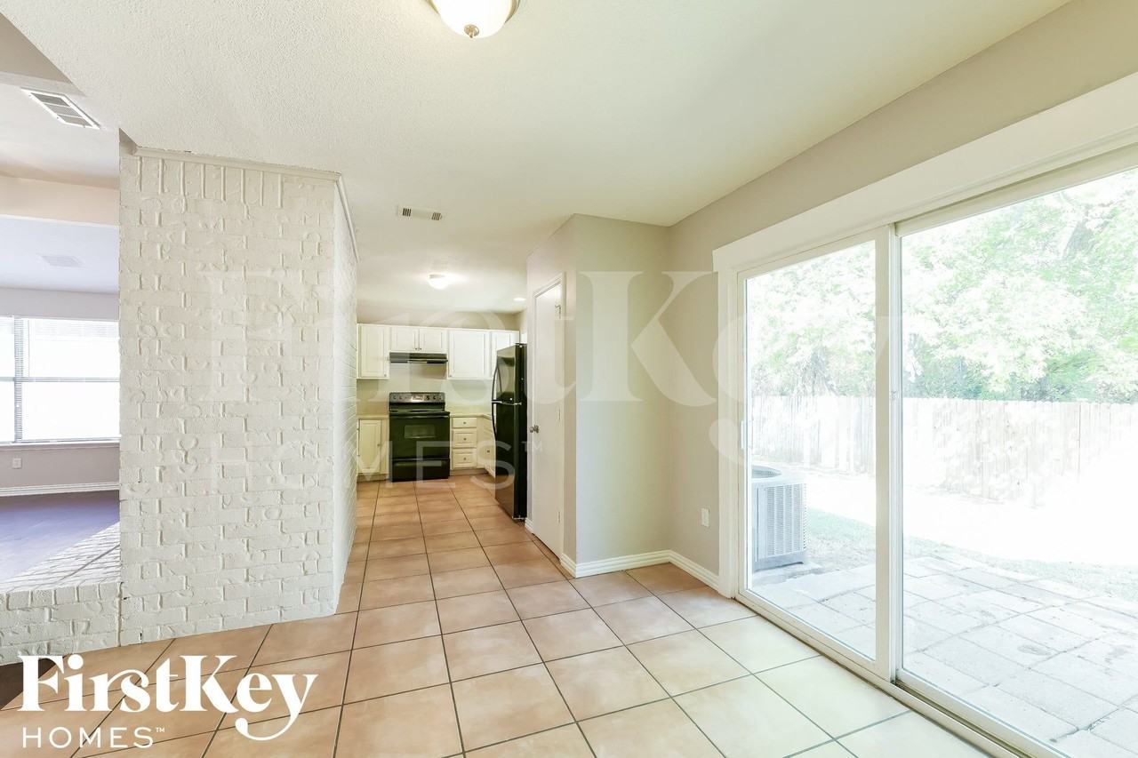 529 Valley Spring Dr - Photo 6 of 15