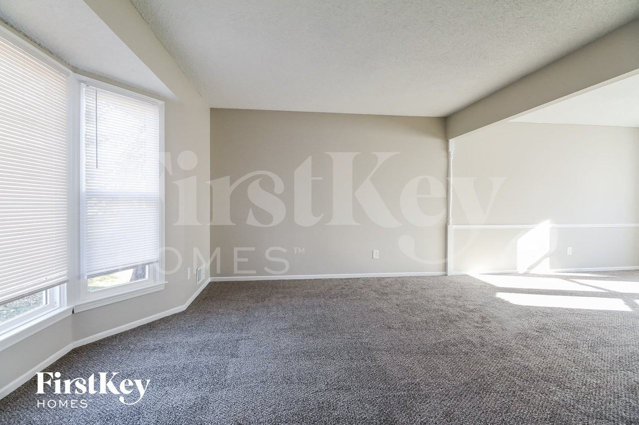 525 Sunset Ln - Photo 3 of 15