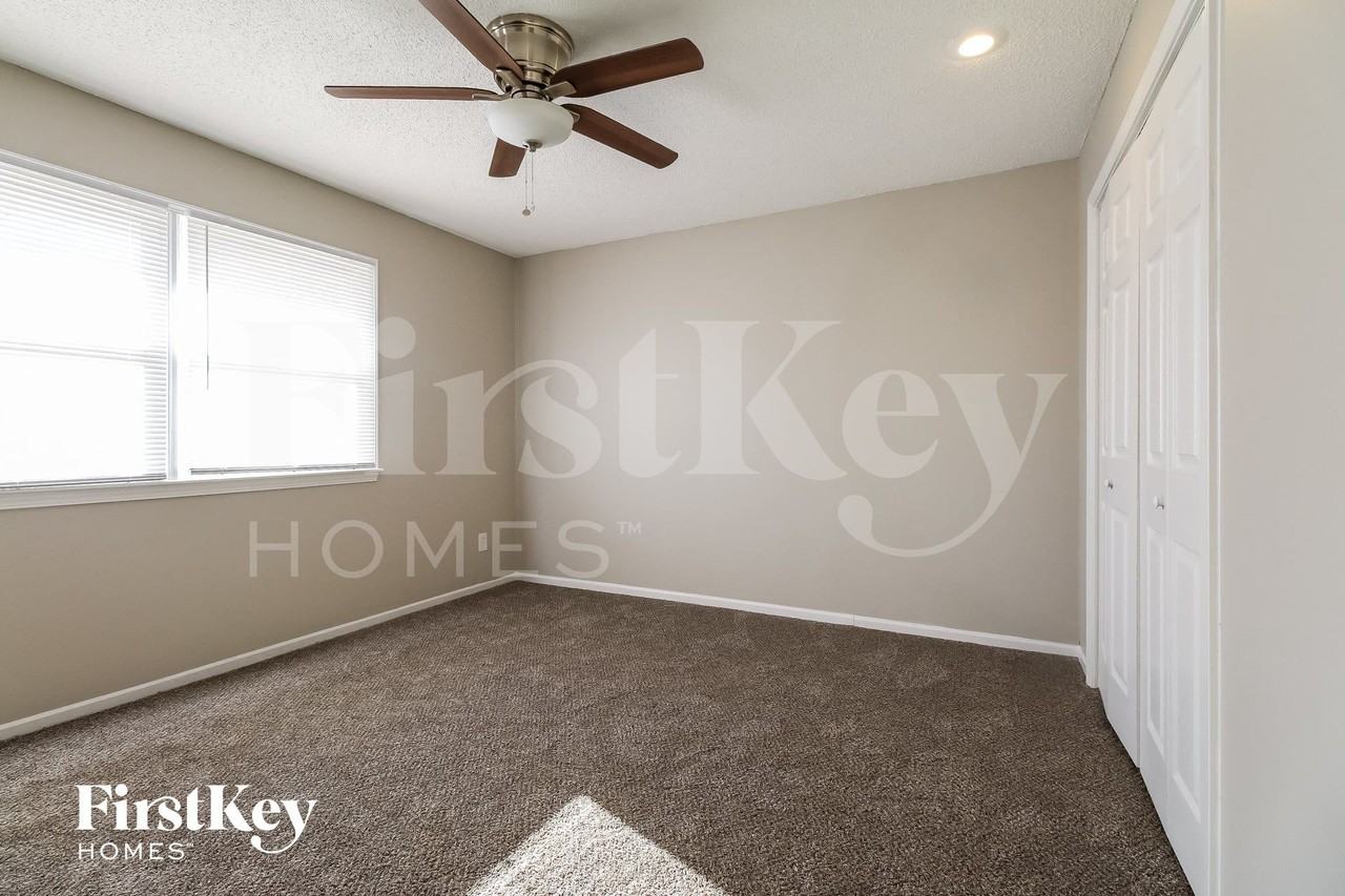 525 Sunset Ln - Photo 7 of 15