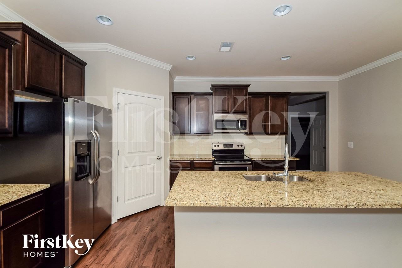 5029 Bella Ct - Photo 4 of 15