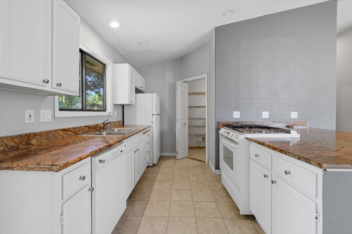 6127 N Portsmouth Ave #1 - Photo 7 of 17