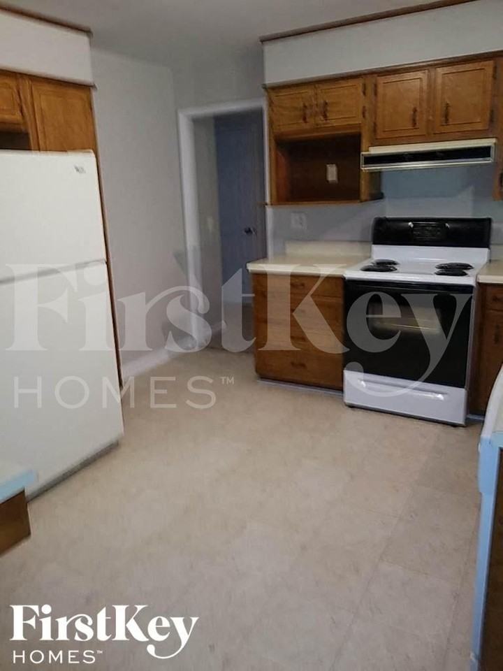 4275 Red Fox Trl - Photo 4 of 12