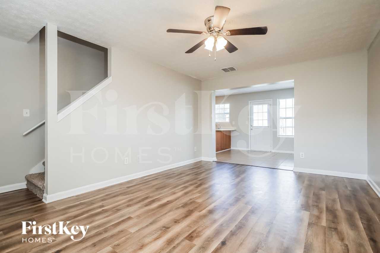 4030 Mission Way - Photo 4 of 17