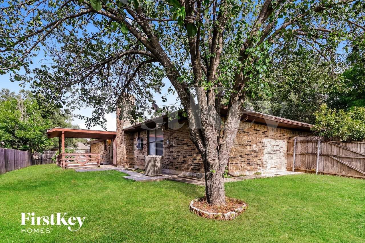 3944 Misty Meadow Dr - Photo 2 of 17