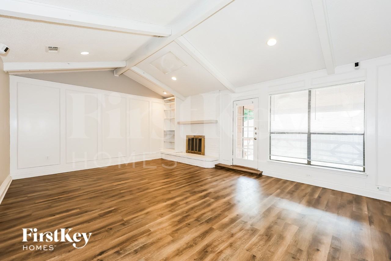 3944 Misty Meadow Dr - Photo 3 of 17