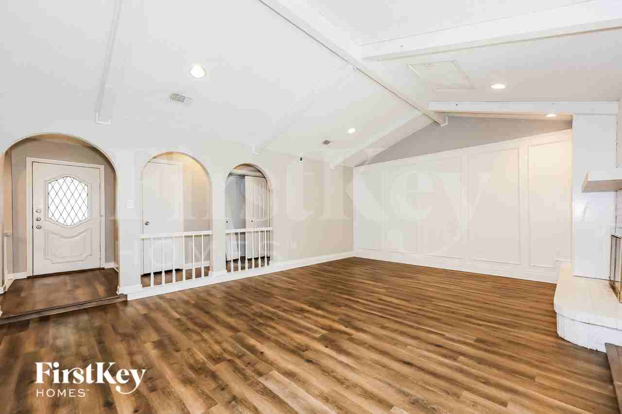 3944 Misty Meadow Dr - Photo 4 of 17