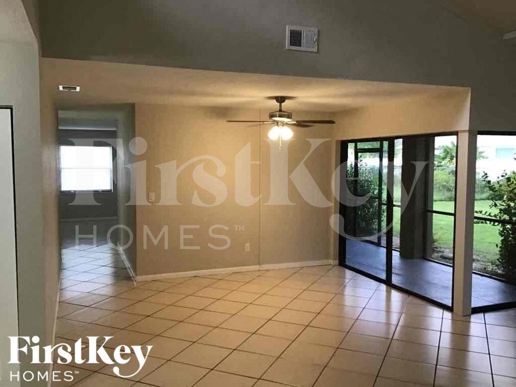 3415 Se 4th Ave - Photo 3 of 18