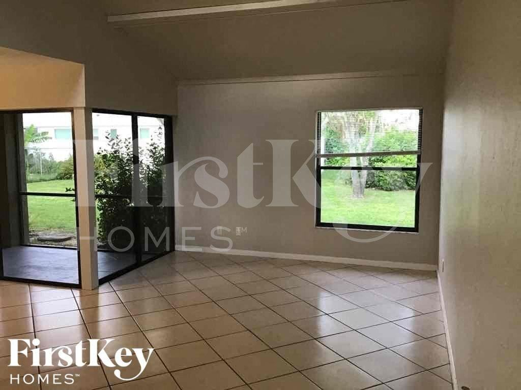 3415 Se 4th Ave - Photo 4 of 18