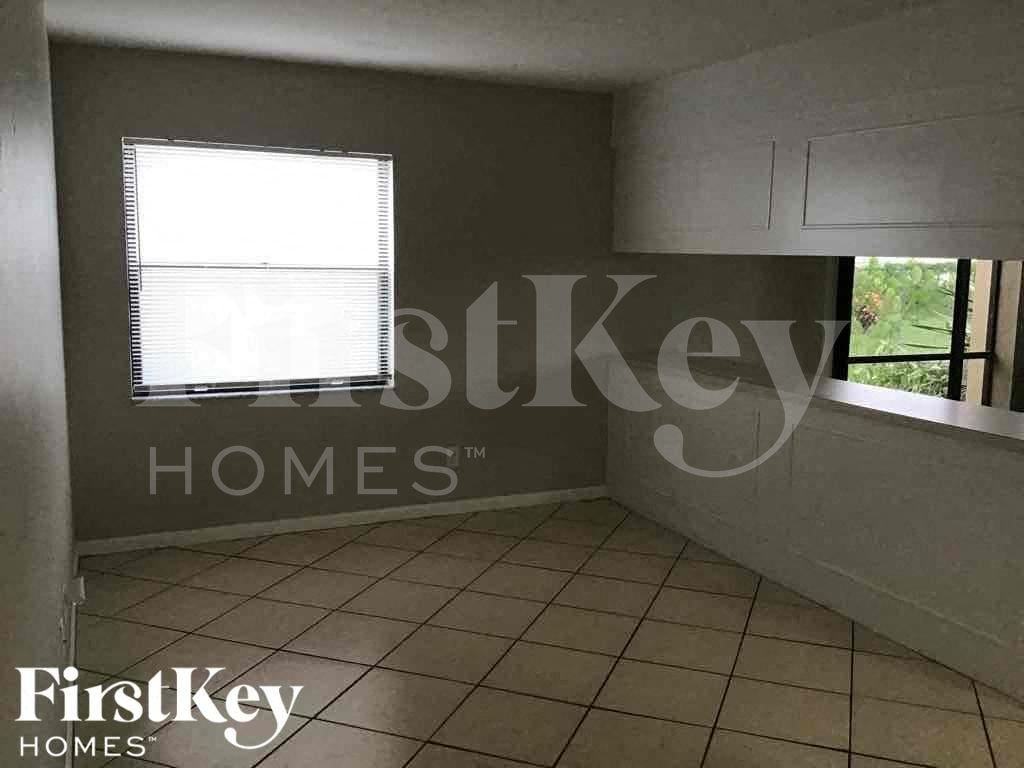 3415 Se 4th Ave - Photo 5 of 18