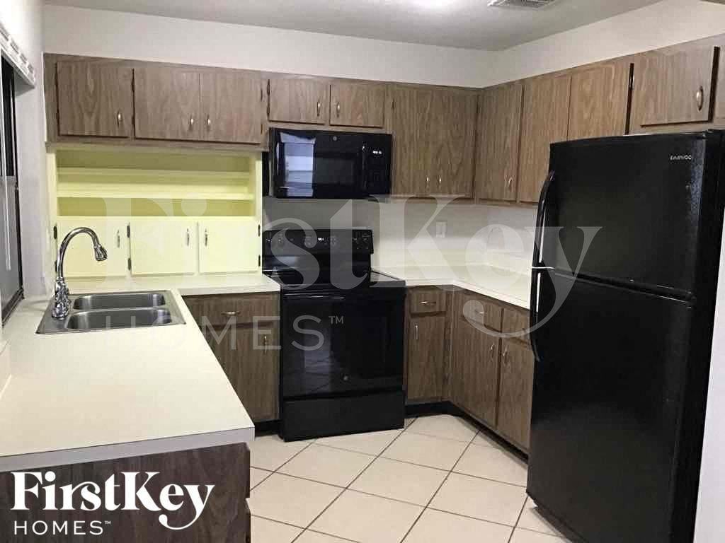 3415 Se 4th Ave - Photo 6 of 18