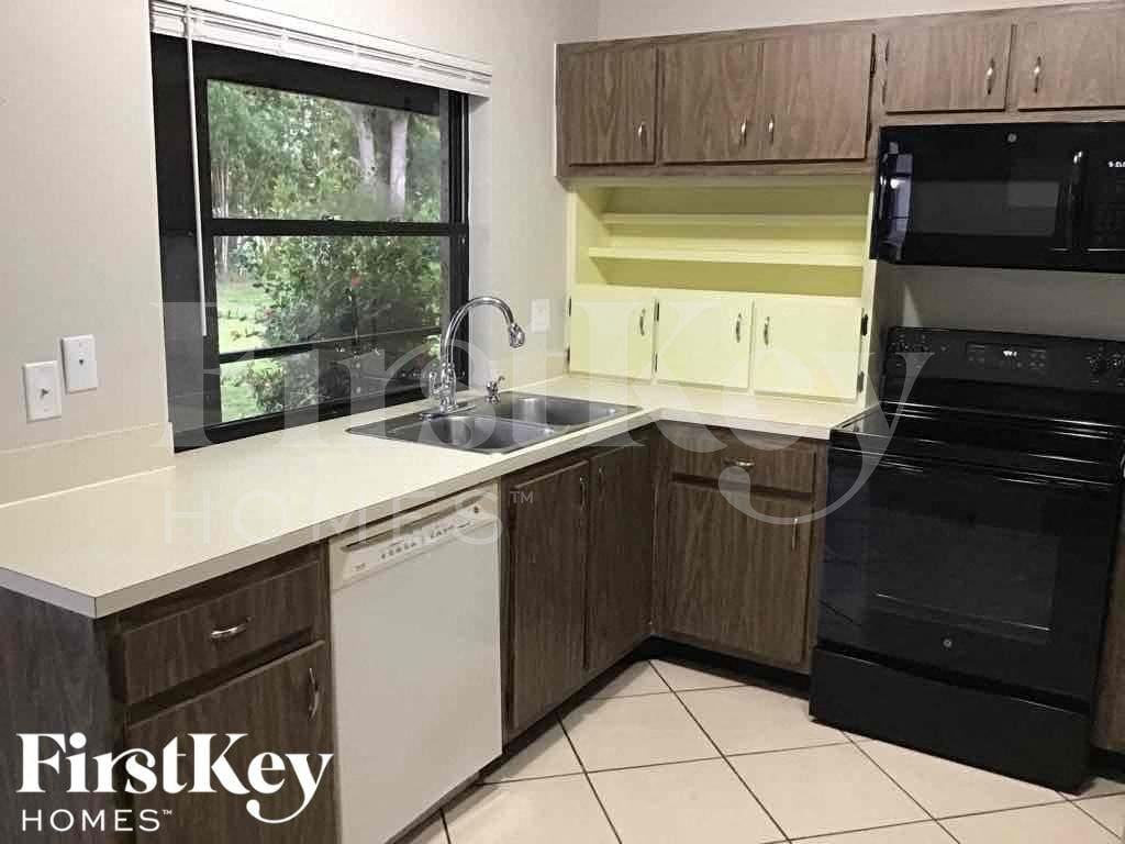 3415 Se 4th Ave - Photo 7 of 18