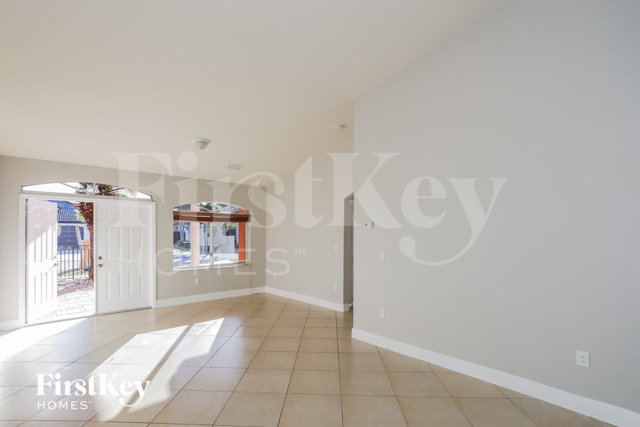 3124 Swplace - Photo 3 of 17