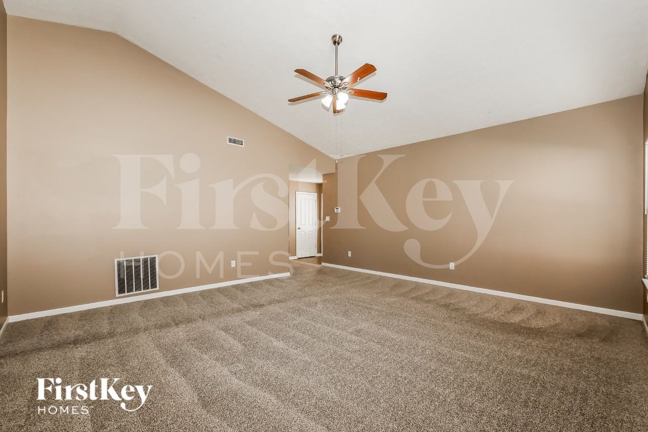 18836 Pilot Mills Dr - Photo 3 of 16