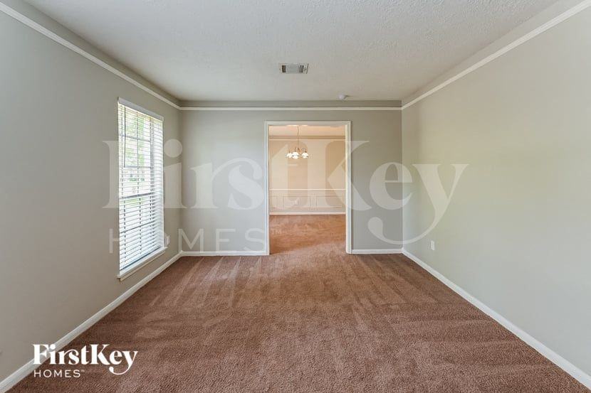 16010 Pebble Bend Dr - Photo 2 of 15