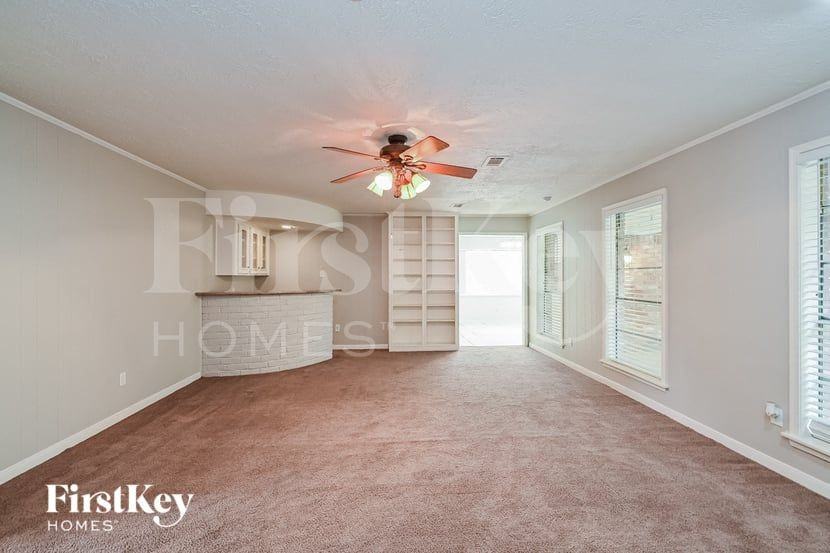 16010 Pebble Bend Dr - Photo 4 of 15
