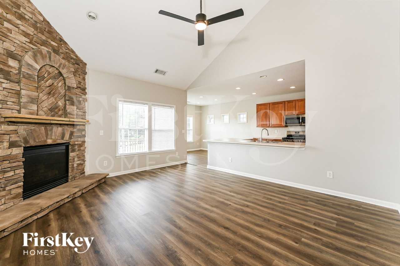 1460 Independence Trl - Photo 2 of 19