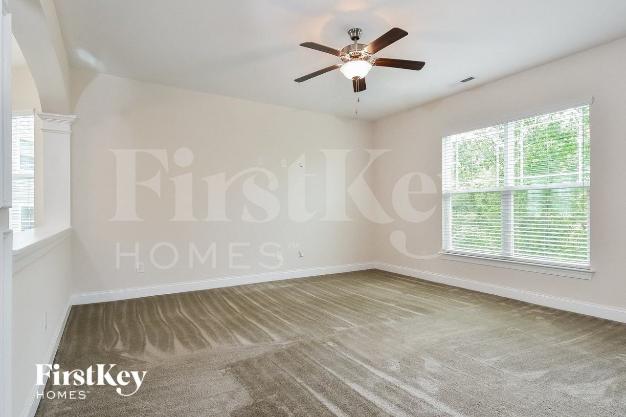 1422 Sedona Ln - Photo 3 of 15