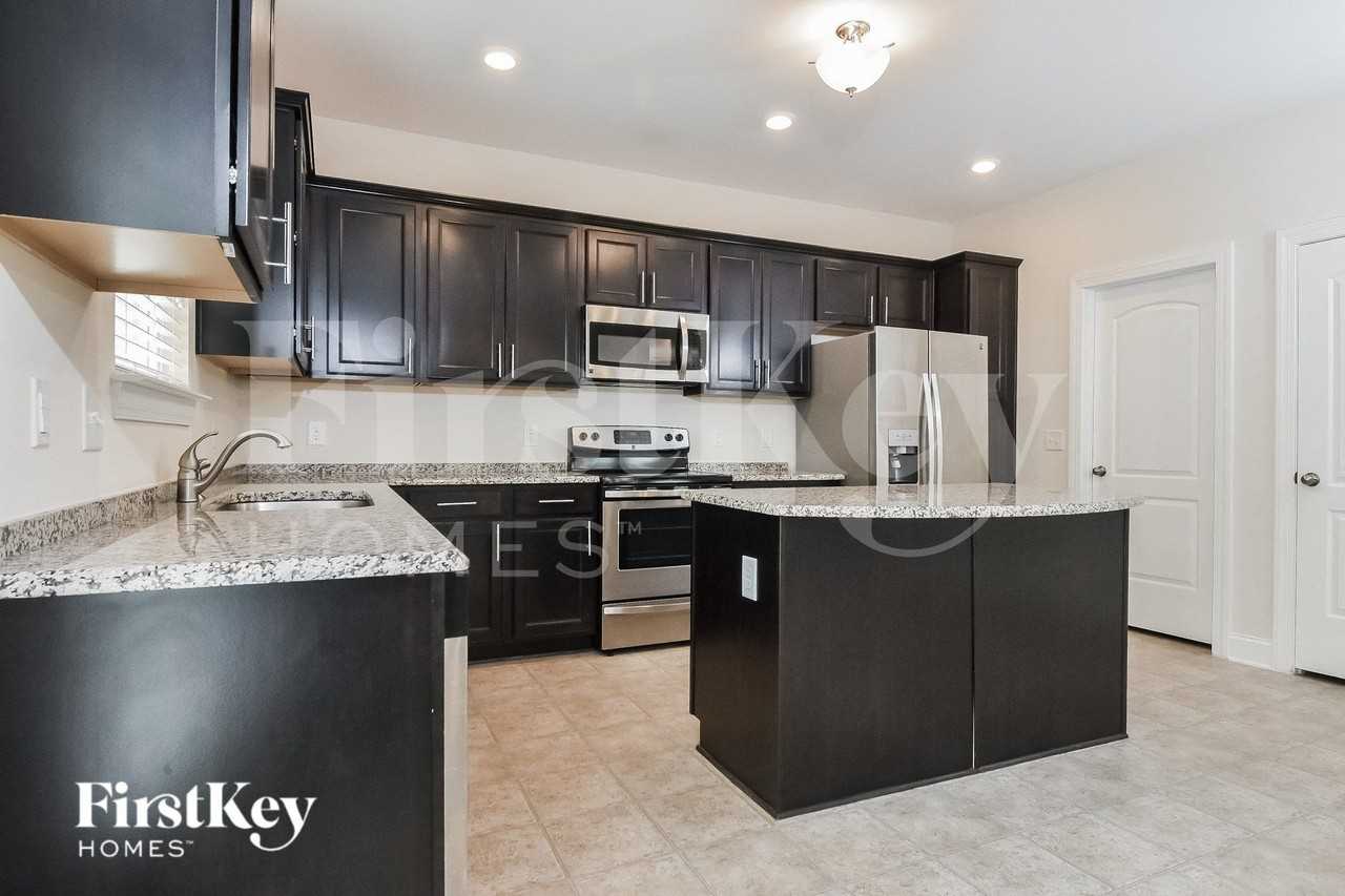 1422 Sedona Ln - Photo 5 of 15