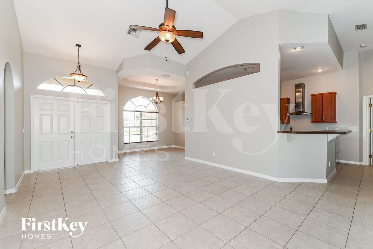 1138 Nelson Rd N - Photo 4 of 17