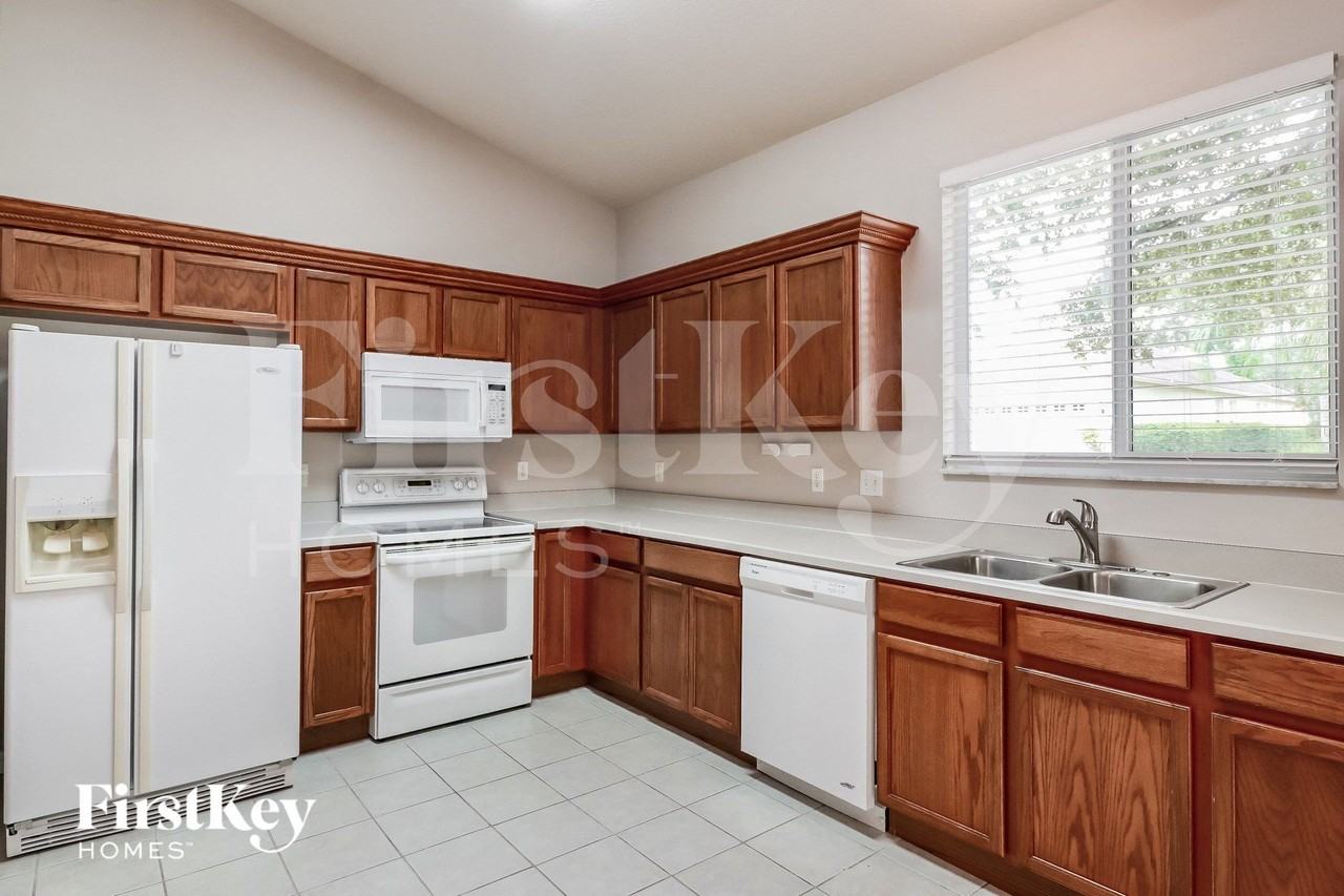 1080 Clearpointe Way - Photo 5 of 16