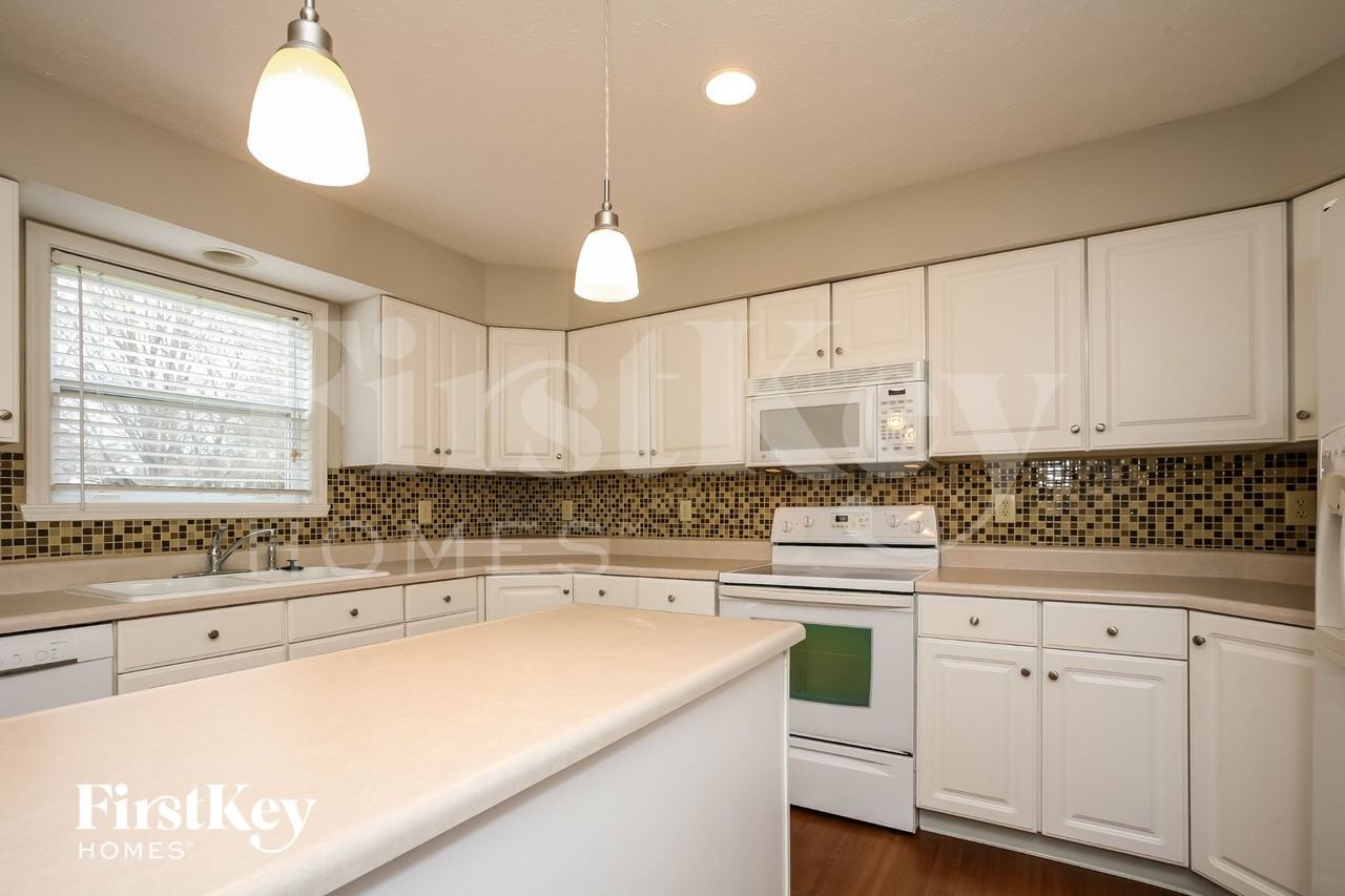 10794 Brixton Ln - Photo 7 of 16