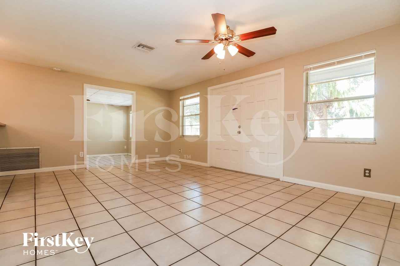 10212 127th Ave - Photo 3 of 17