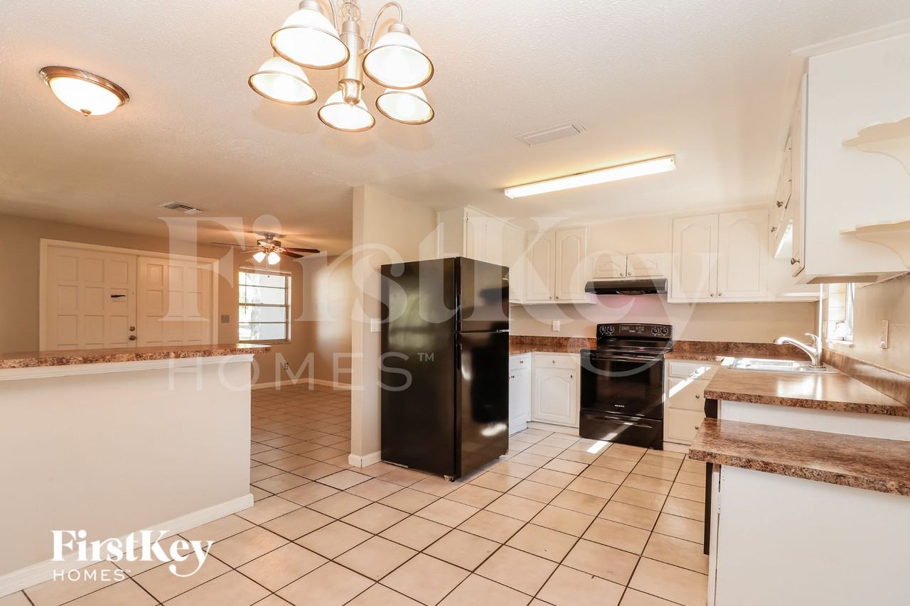 10212 127th Ave - Photo 5 of 17