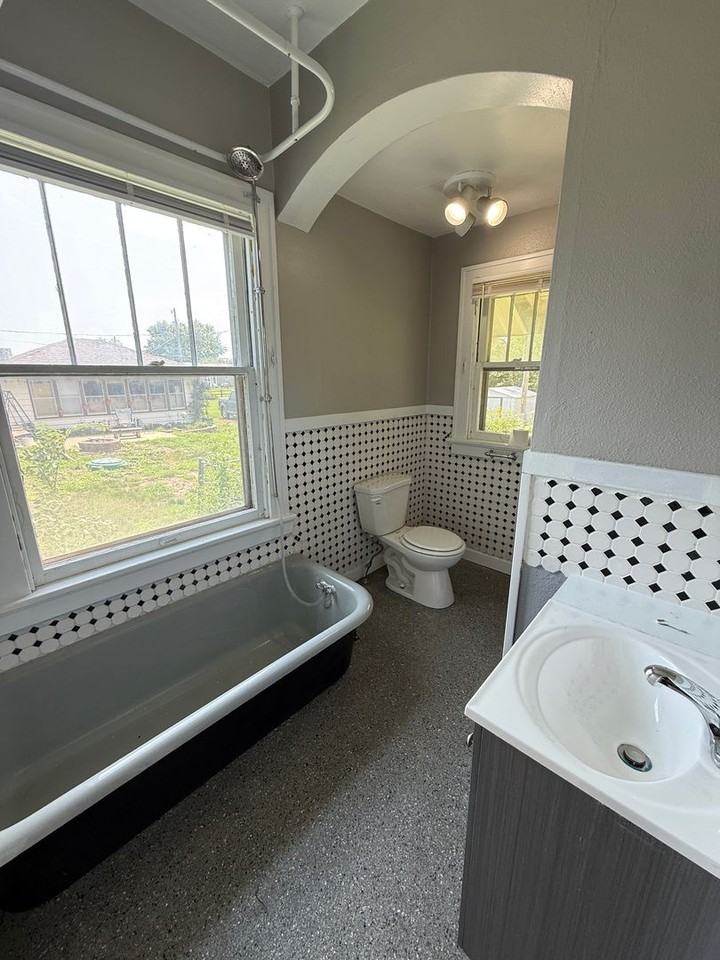 351 N Clarmar Ave - Photo 5 of 15