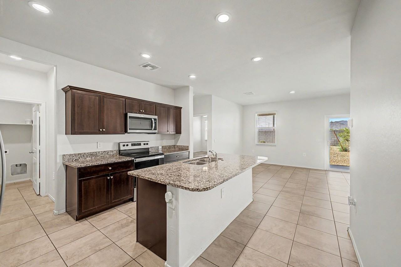 24542 W Raymond St - Photo 4 of 25