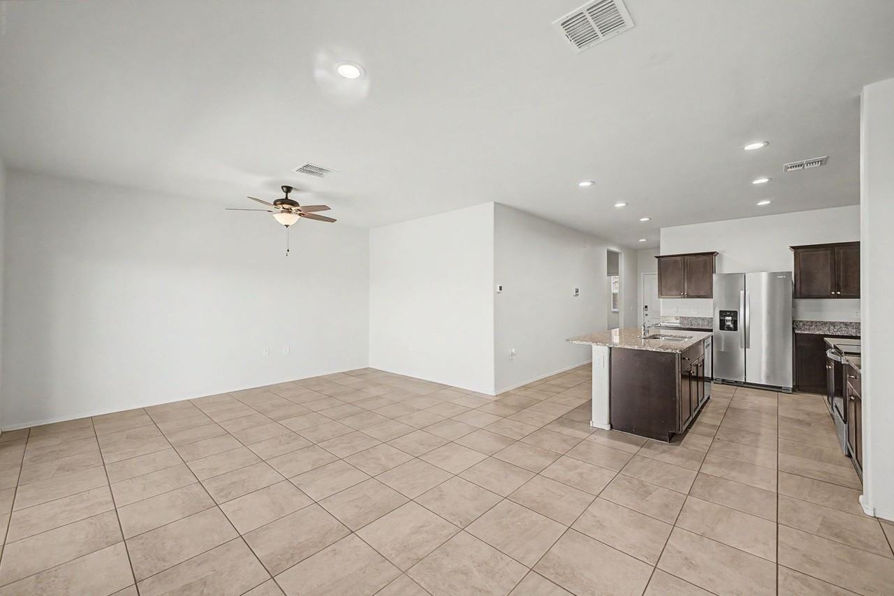 24542 W Raymond St - Photo 5 of 25
