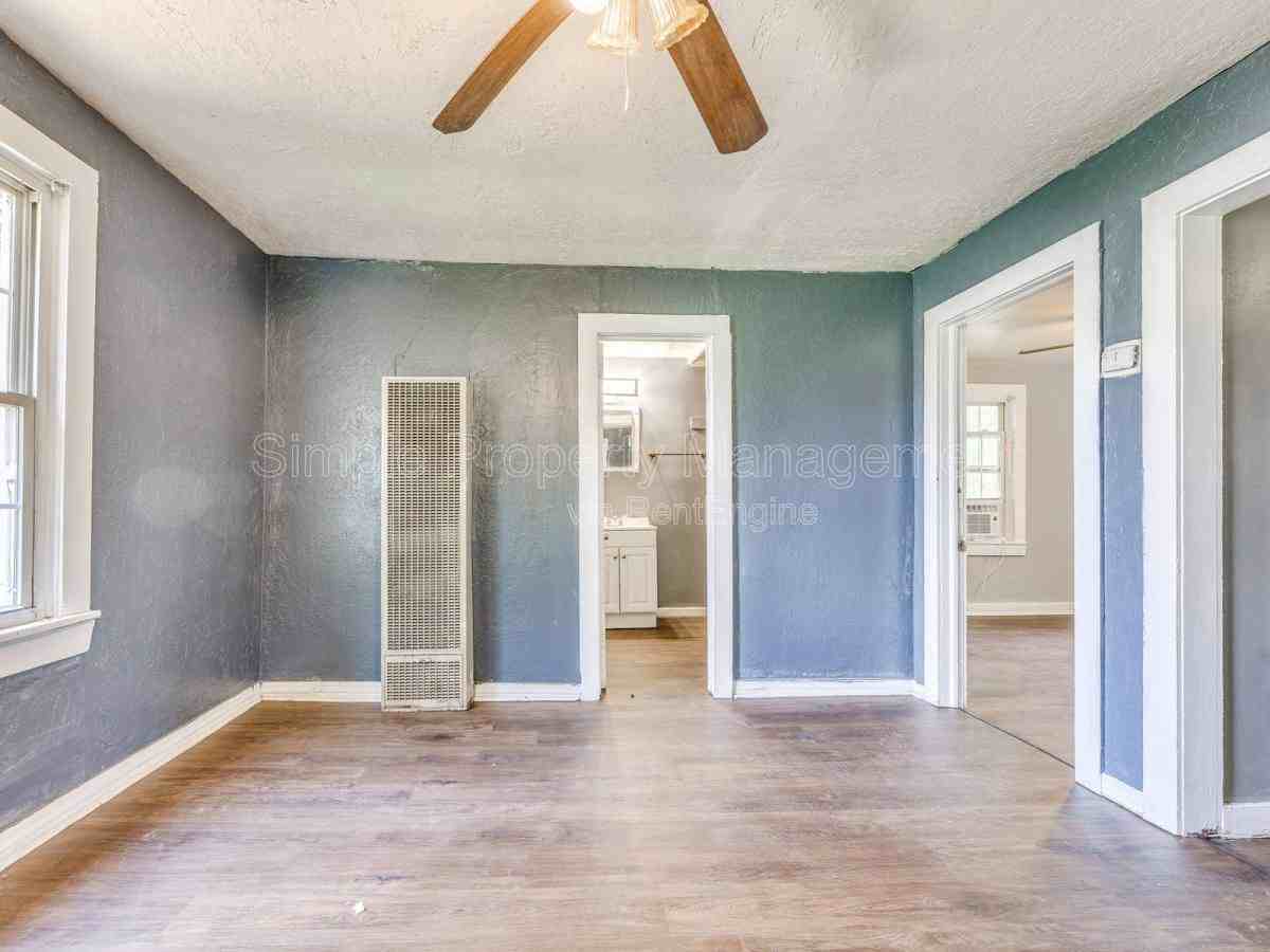 1524 Sw Binkley St - Photo 3 of 10