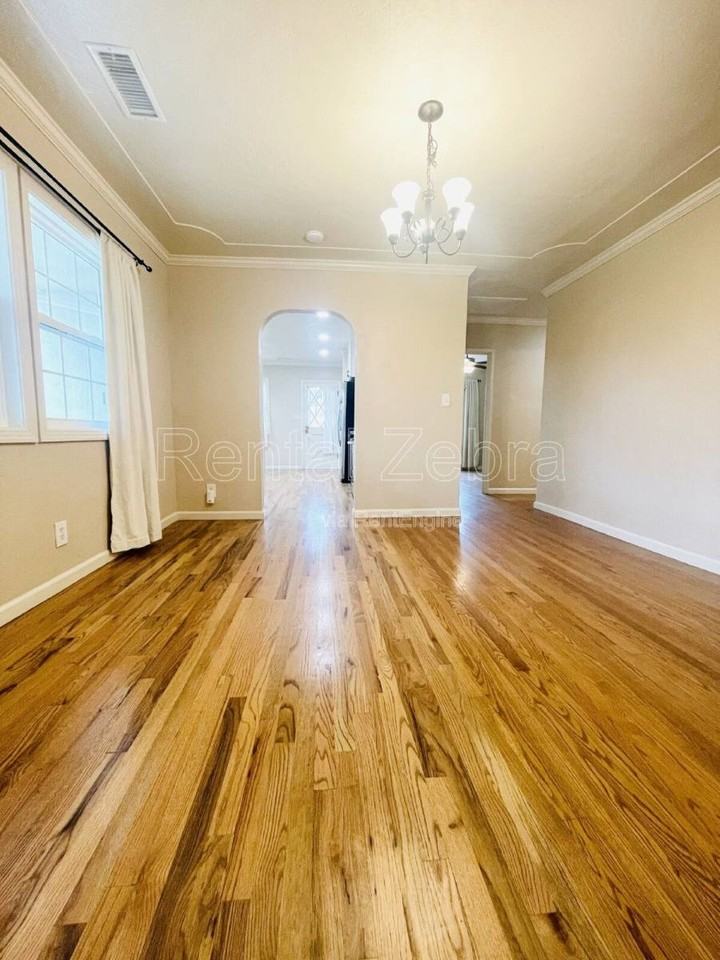 2640 2nd Ave - Photo 4 of 10