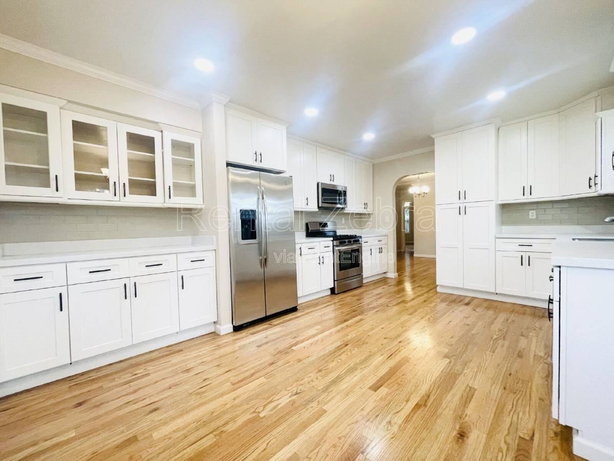 2640 2nd Ave - Photo 5 of 10