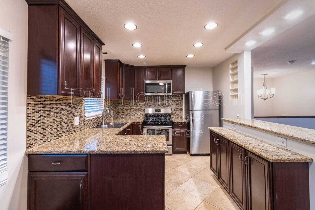 2205 N 1100 W - Photo 2 of 10